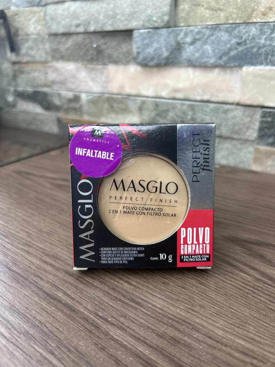 Polvo compacto Masglo Claro1